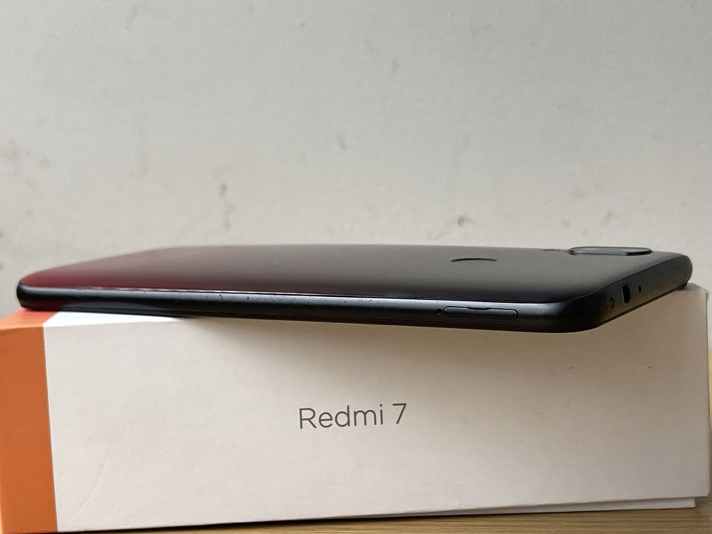 Смартфон  Xiaomi Redmi 7 3/32