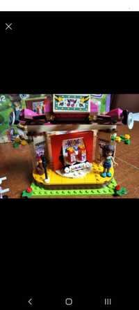 Lego friends Pokaz Andrei w parku41334