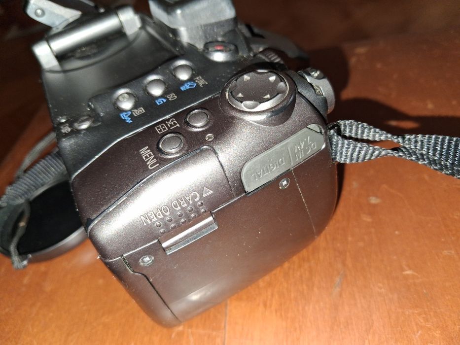 Фотоапарат CANON Power Shot S3IS 6.0 mega pixels