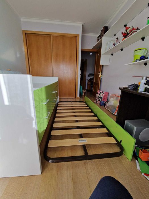 Cama dupla com  gavetas