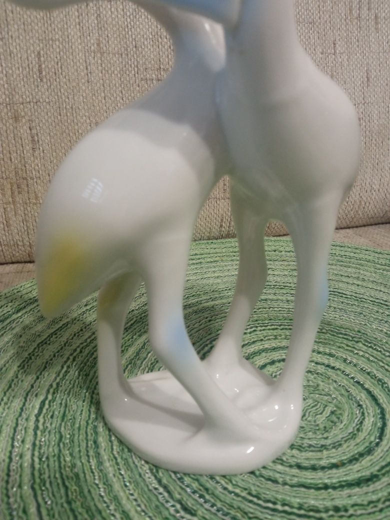 Porcelanowa para ptaków warzęch, płasko dziobów