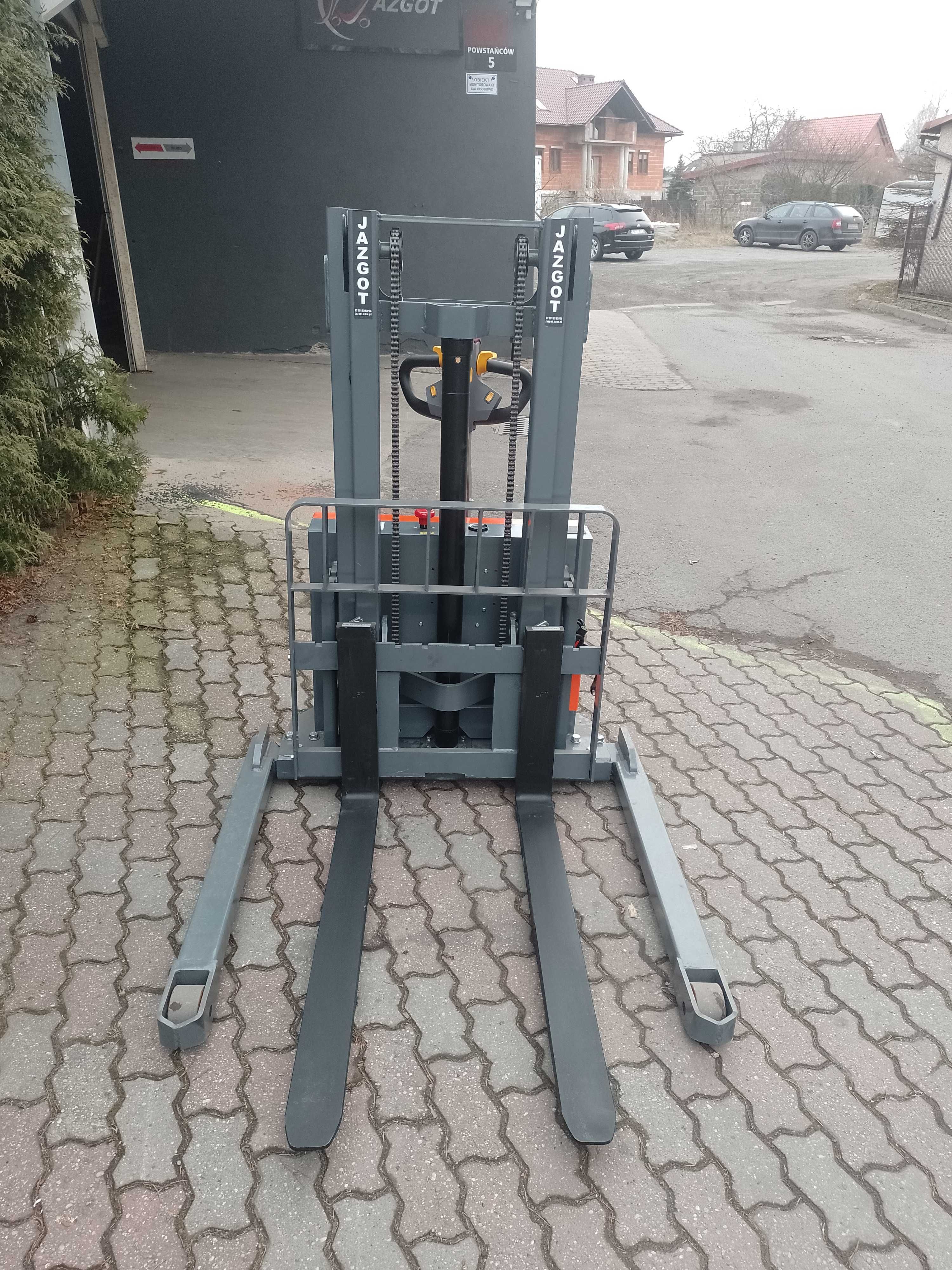 Paleciak Masztowy Regulowane widły Szeroki  1,5 T Masztówka 2,0M