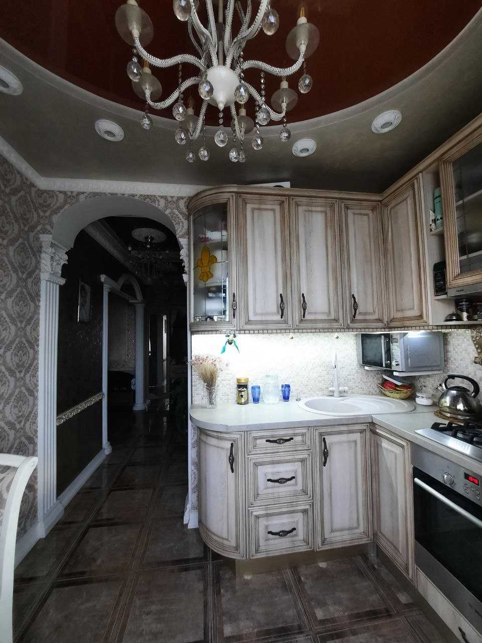 Продам свою  3ком.квартиру. метро Салтовское 3 мин. Пески.522м/р