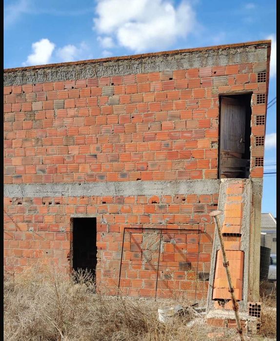 Terreno com Construção