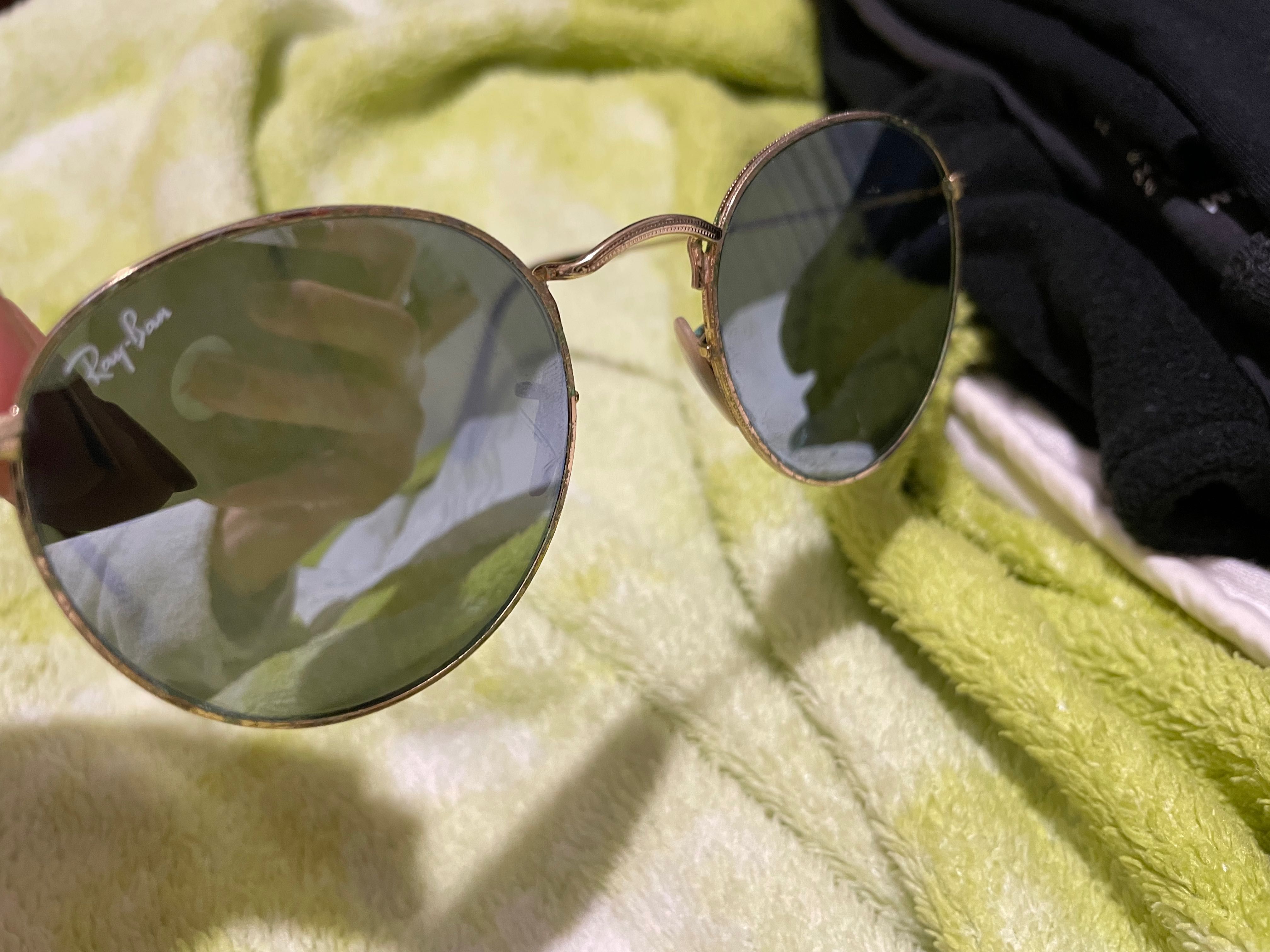 Óculos de sol Ray Ban novos com caixa e pano de limpar