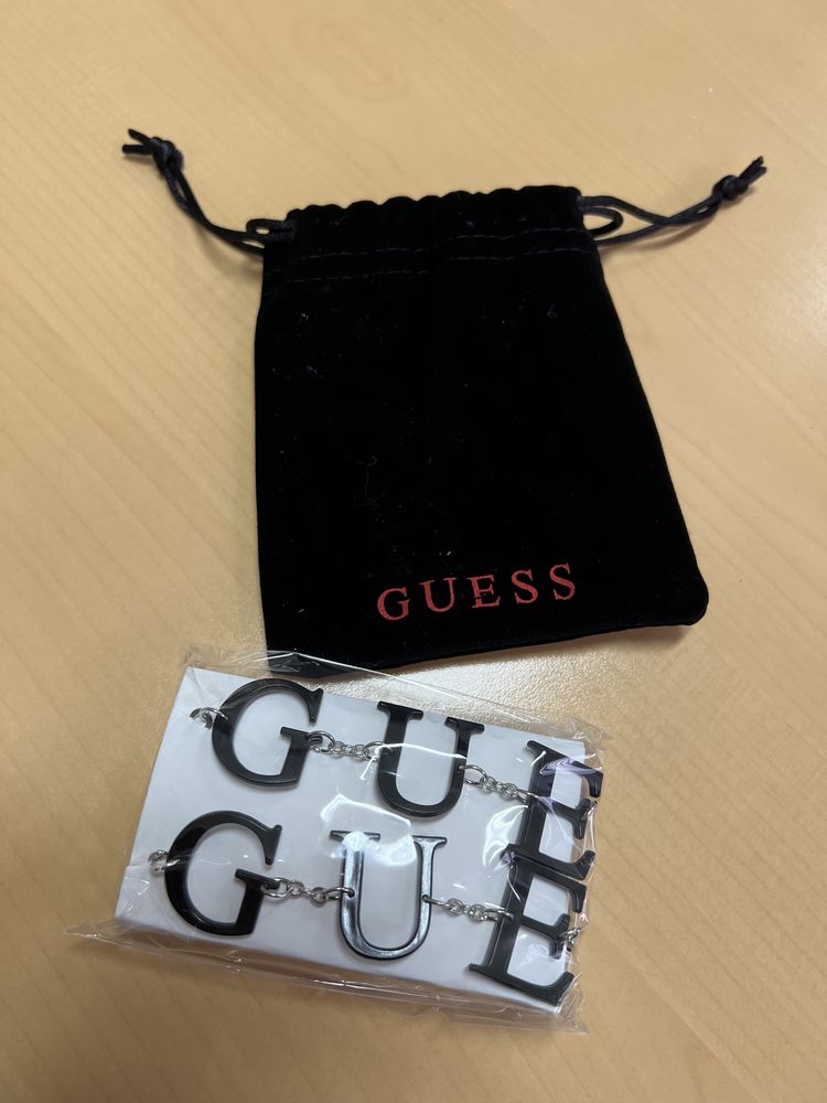 Pendente para oculos da Guess