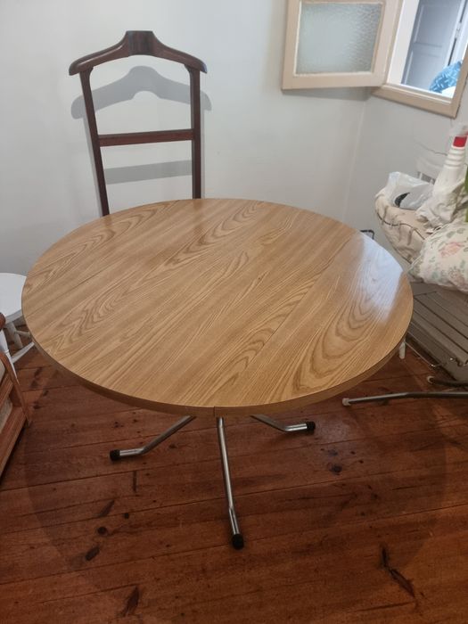 Mesa Redonda em Madeira
