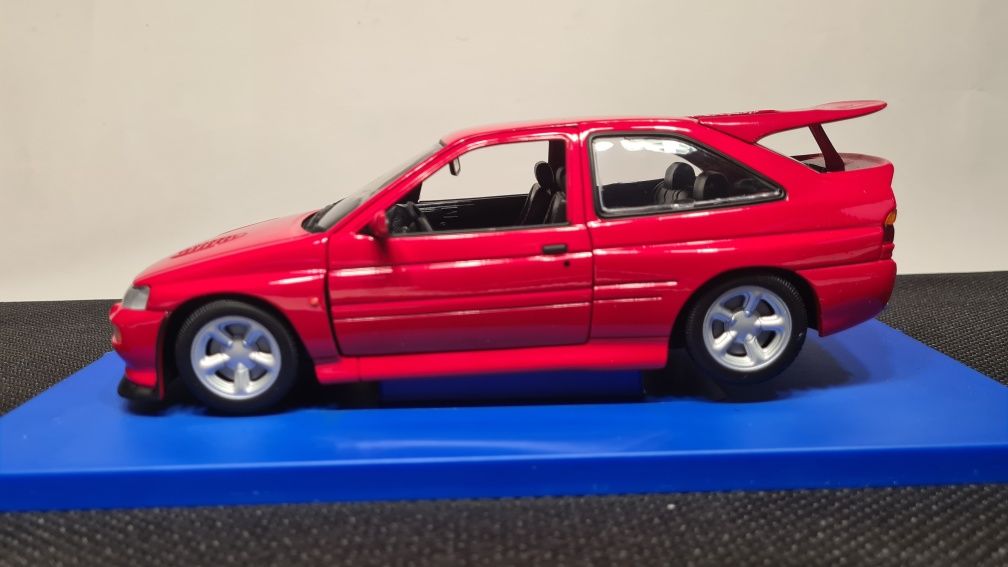 Ford Escort RS Cosworth UTmodels 1 18