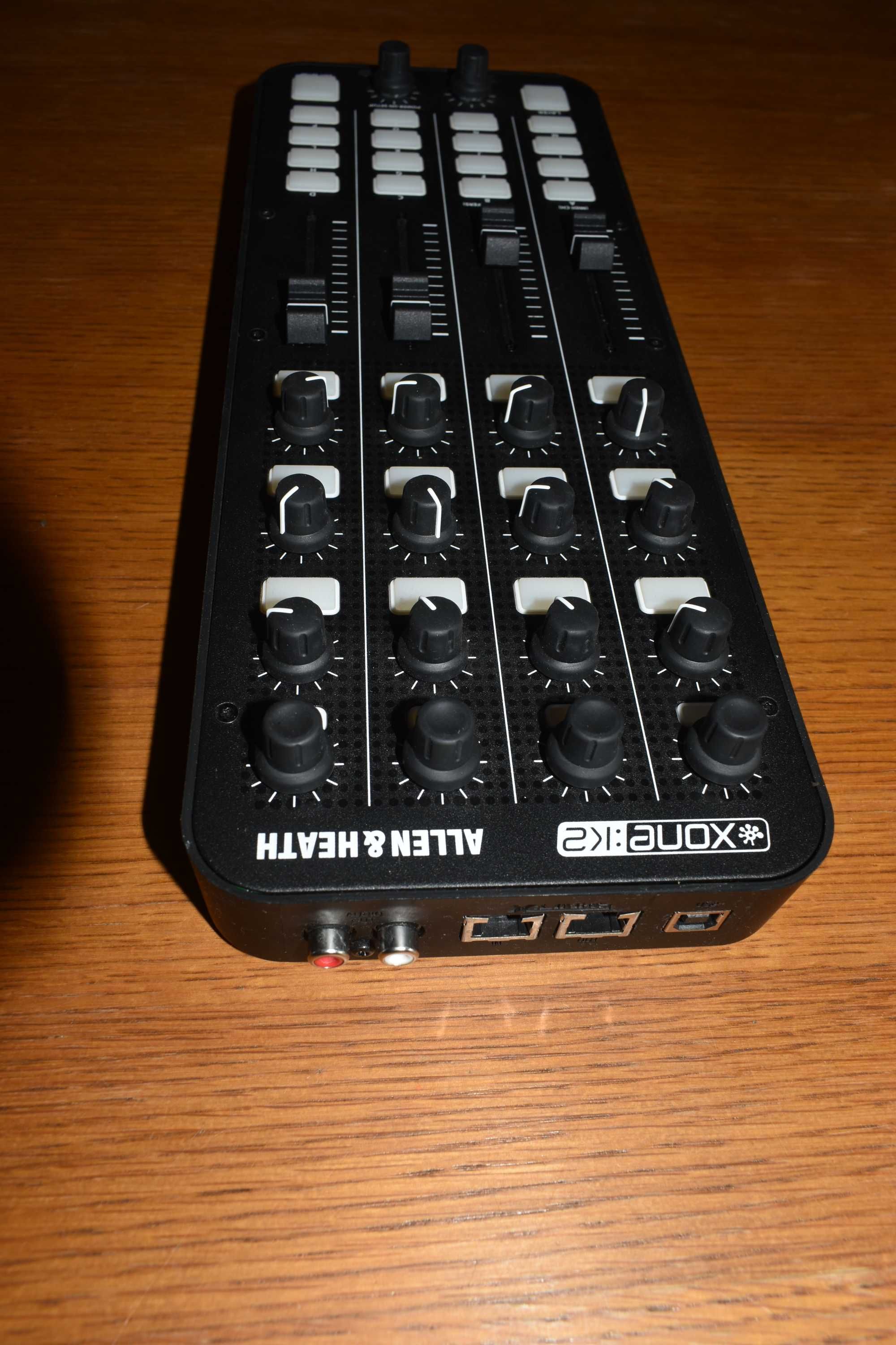 Kontroler MIDI / Interfejs audio Alleh & Heath K2