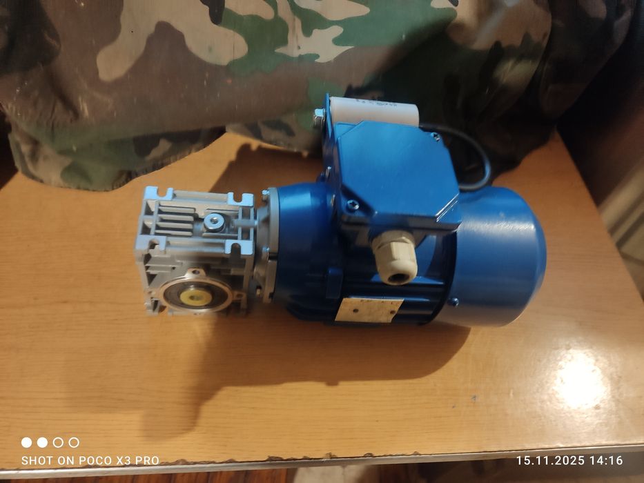 motoreduktor napęd do pieca 0 18 kw 2,5 obrota 230  v