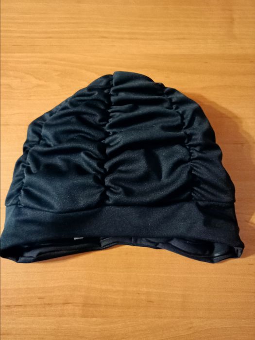 Шапочка для плавання для дорослих або підлітків.