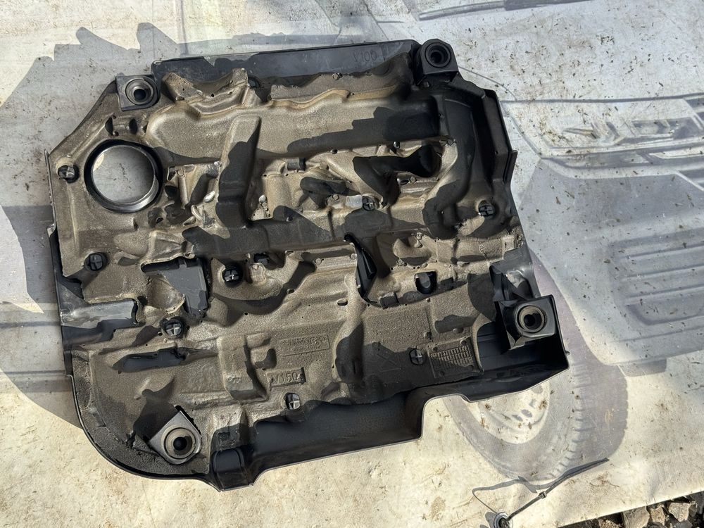 Кришка двигуна Volkswagen Skoda декоративна шкода