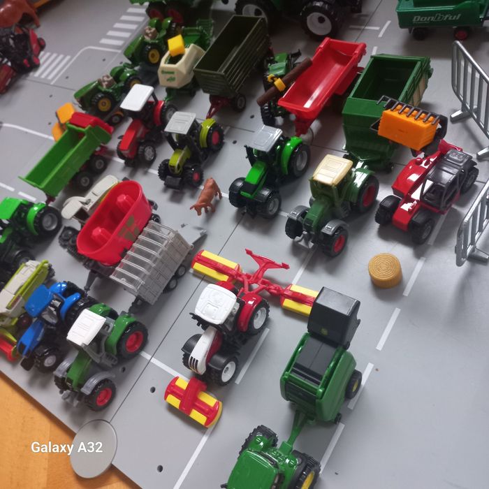 Siku traktory przyczepy maszyny rolnicze i gratisy