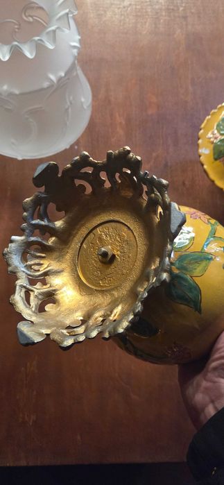 Stara lampa naftowa majolika wys. 53 cm.