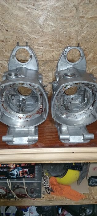 Два блоки двигуна моиоцикла Урал , Передня мото гума Metzeler 90/90-19