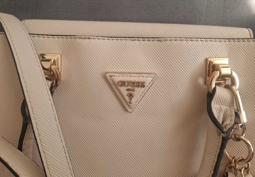 Casualowa torebka GUESS