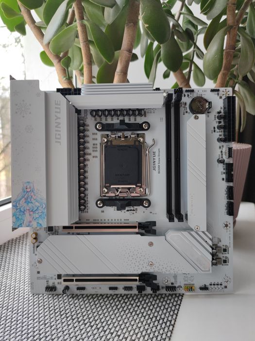 Материнська плата AMD B650M Snow Dream