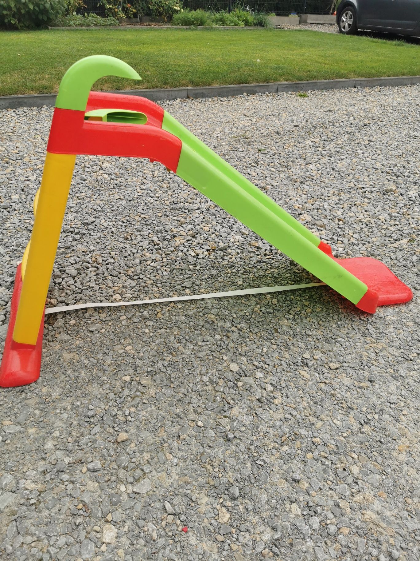 Zjeżdżalnia plastikowa dla dzieci