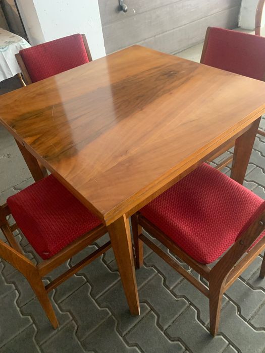 Komplet PRL stół rozkładany 4 krzesła