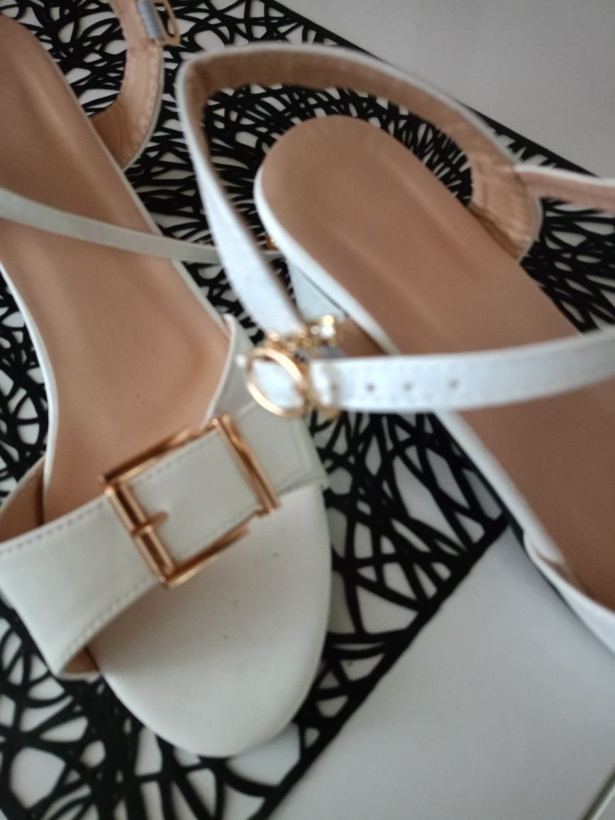 Sprzedam eleganckie buty na szerszą stopę rozmiar 40