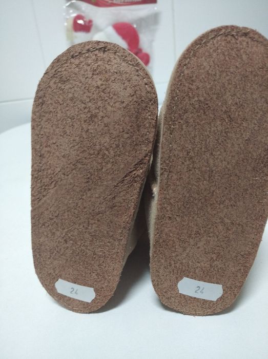 Pantufas novas tamanho 24