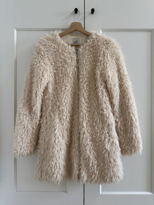 Biały kremowy płaszcz miś sztuczne futro na suwak Reserved M 38