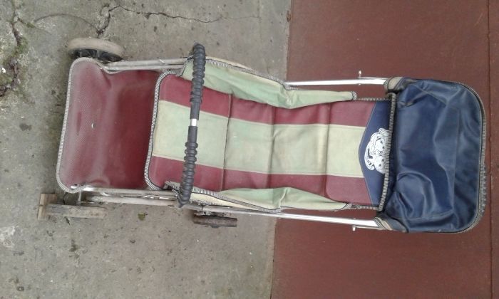 Продается детская прогулочная раскладная коляска б\у