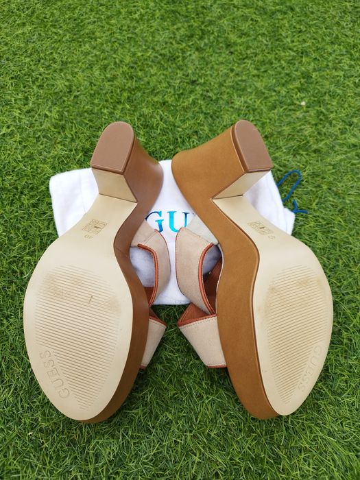 Sandálias Guess novas