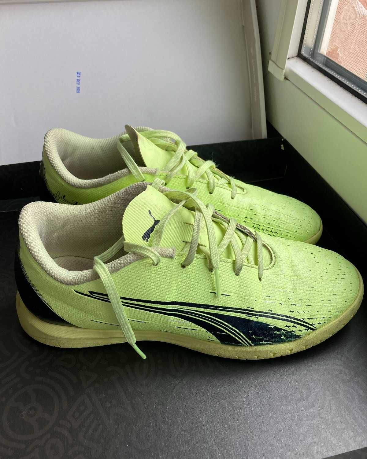 Buty piłkarskie dziecięce PUMA Ultra Play rozm. 38 halówki