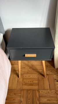 Mesa de cabeceira / Bedside table