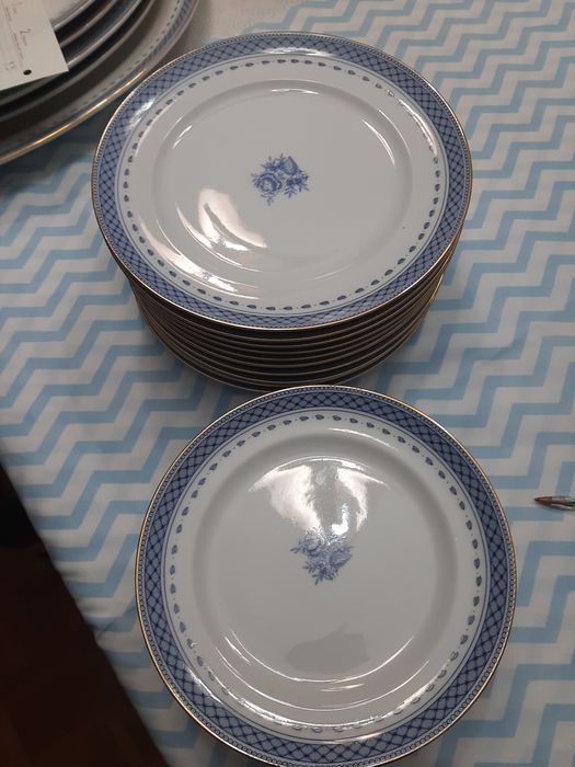 Serviço de jantar Vista Alegre, Cozinha Velha, com 62 peças