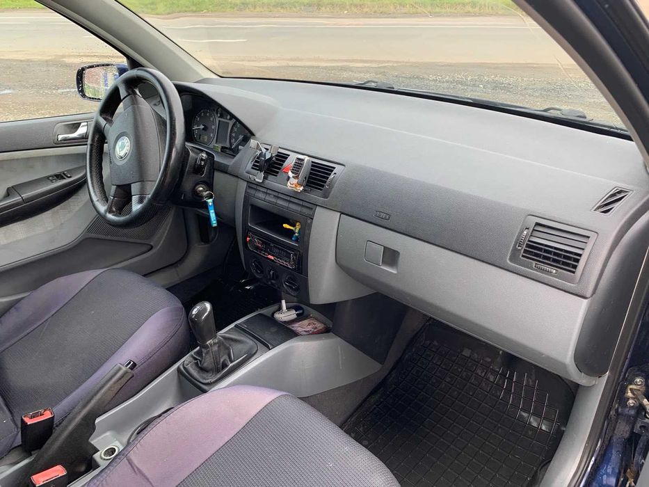 Надійна Skoda Fabia універсал 2002 року