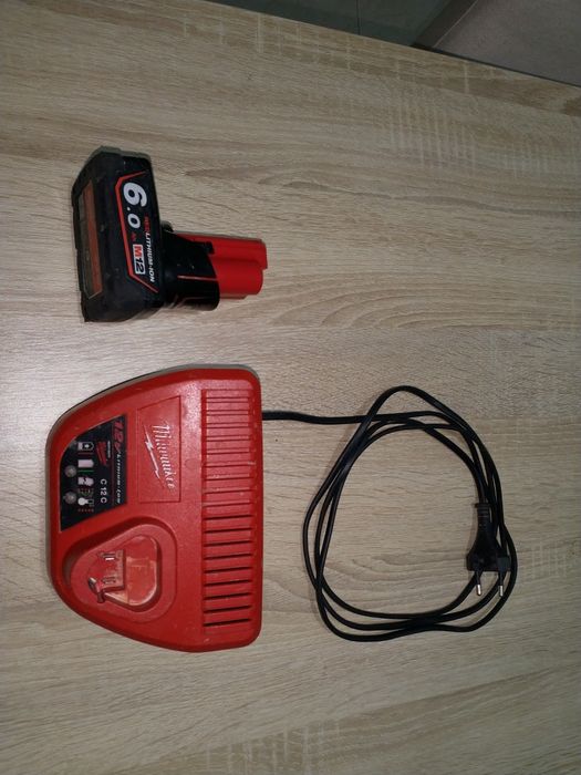 Bateria Milwaukee Red lithium M12 6.0Ah + carregador