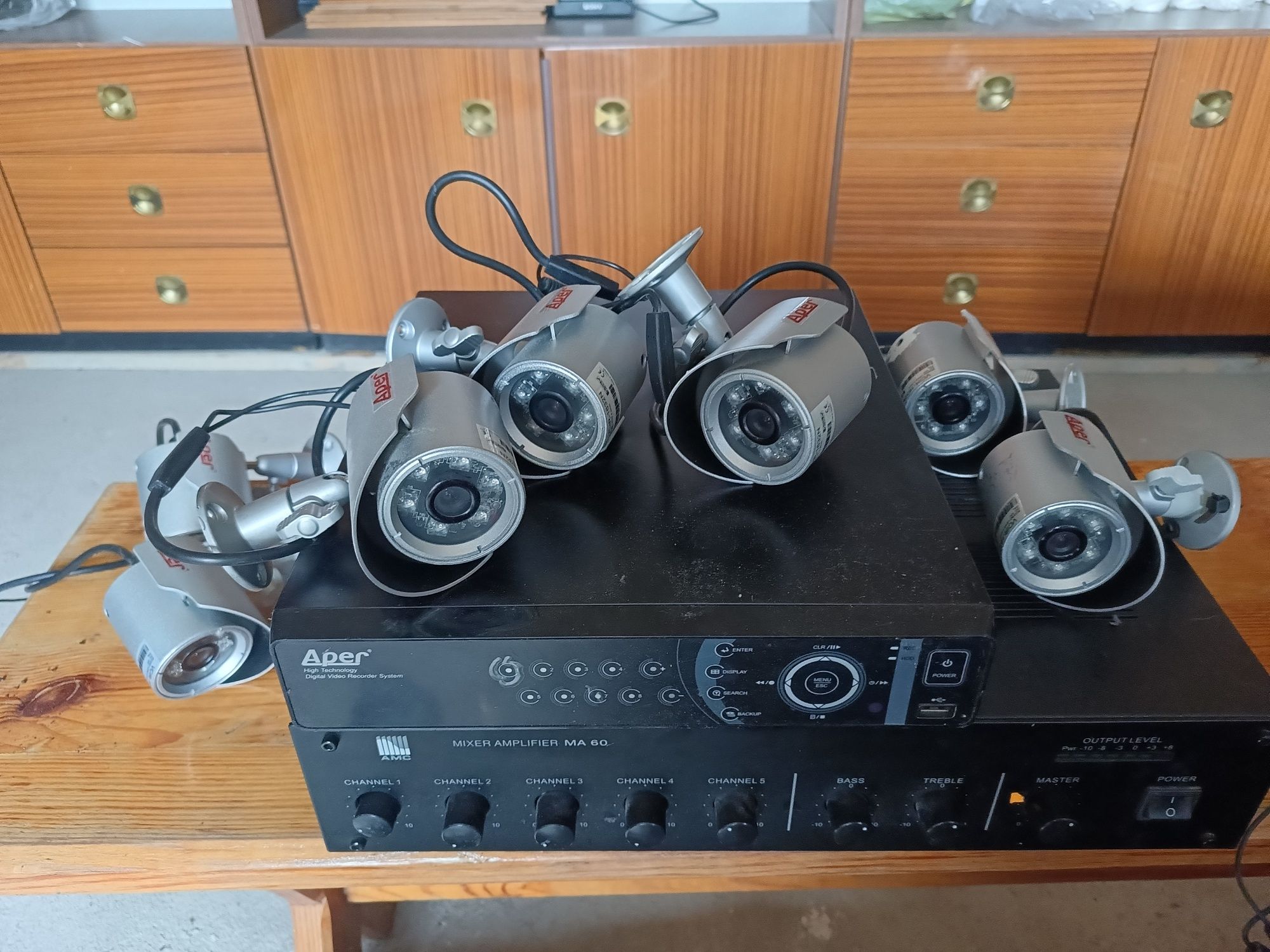 Aper rejestrator i 7 kamer. Monitoring