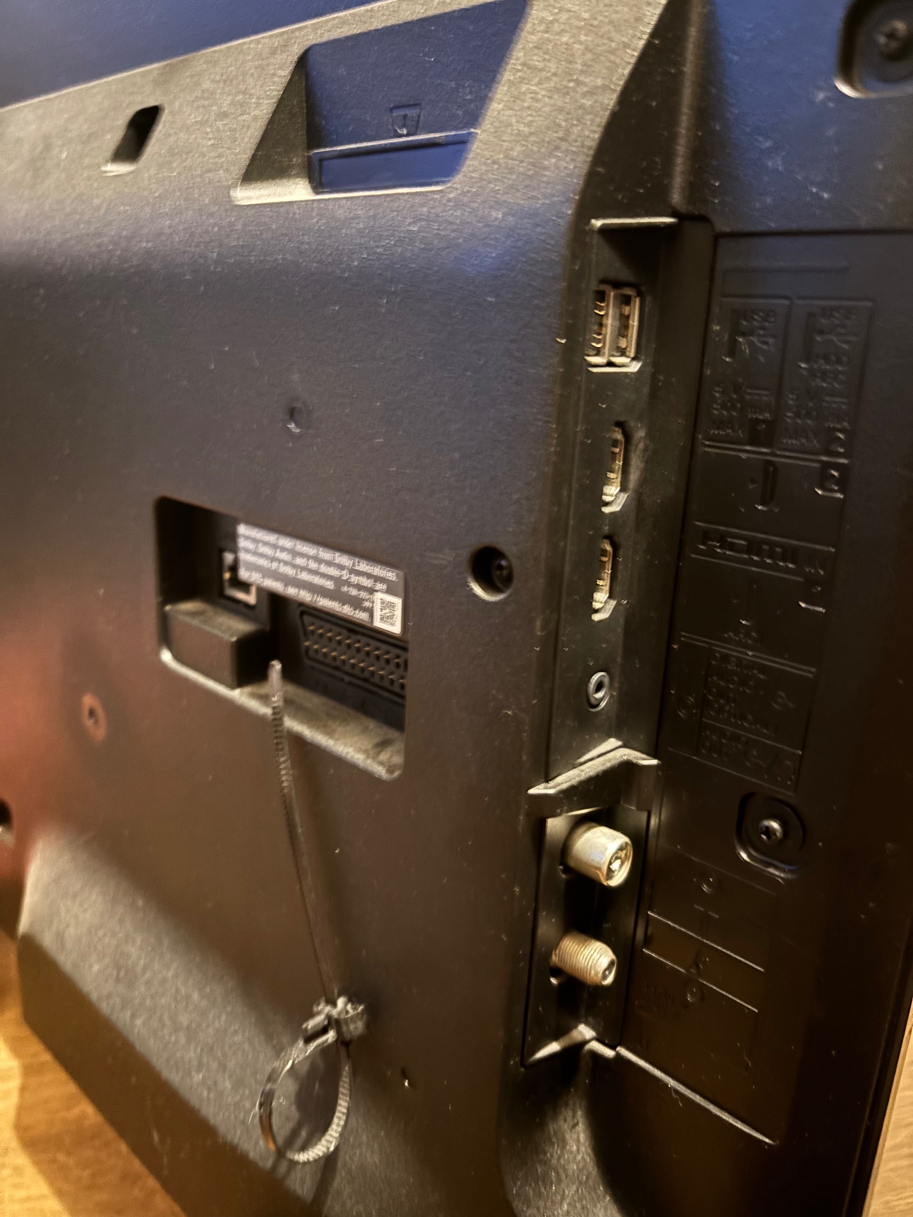 Telewizor Sony KDL-40WE665 – uszkodzony ekran, działa
