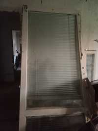 Okna drewniane z rozbiórki w mieszkaniu w Opocznie