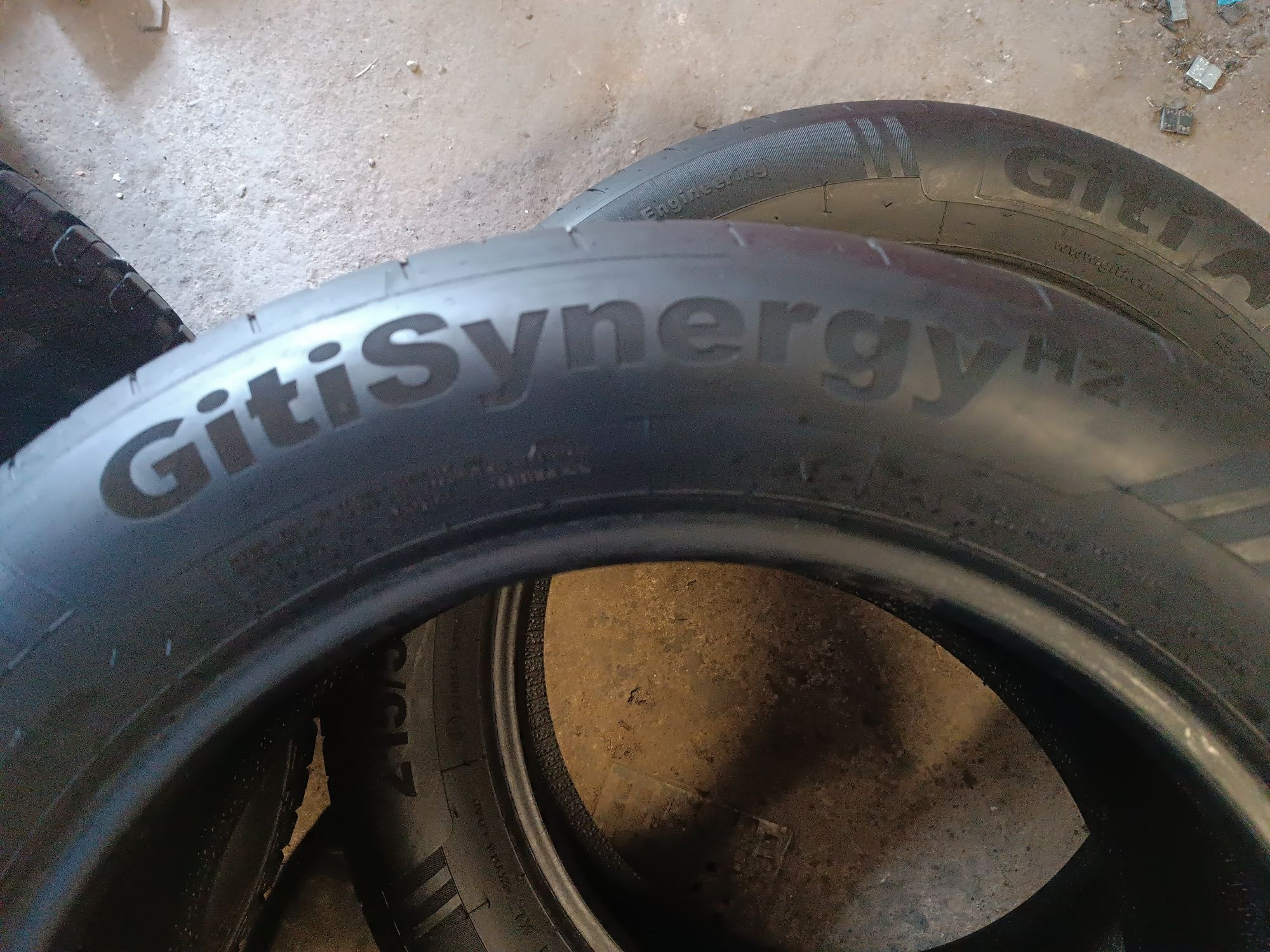 Sprzedam prawie nowe opony 215/55 r17