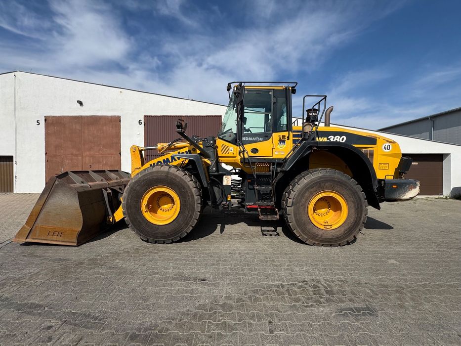 Komatsu WA380-7  Komatsu WA380-7 WAGA