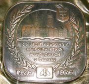 MEDAL 50 powstania Polskich Szkół HANDLOWYCH przedmiot  ma 46 lat