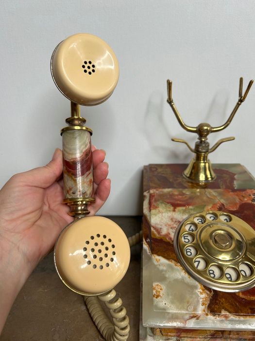 Телефон из оникса
