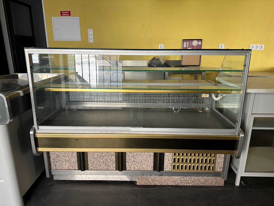 Vitrina Refrigerada de Pastelaria/Charcutaria - 85x150x120cm