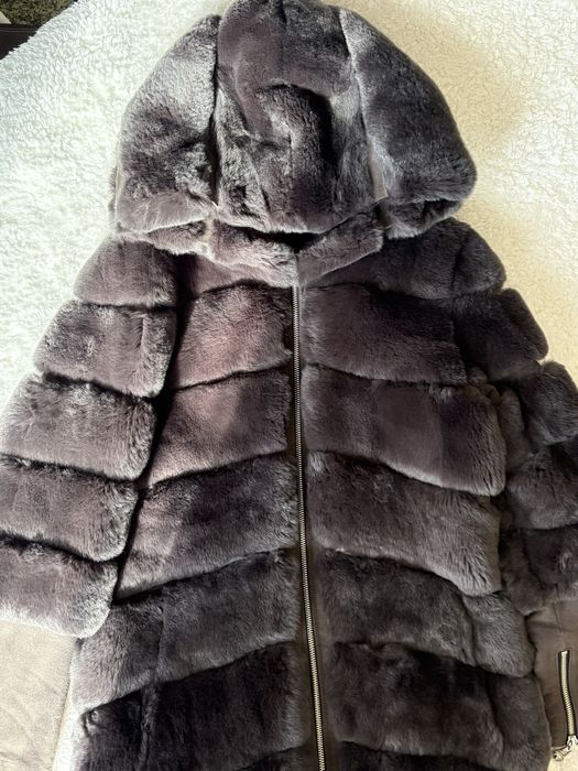 Шуба з натурального хутра шиншилки. Колір шоколад. Розмір 42