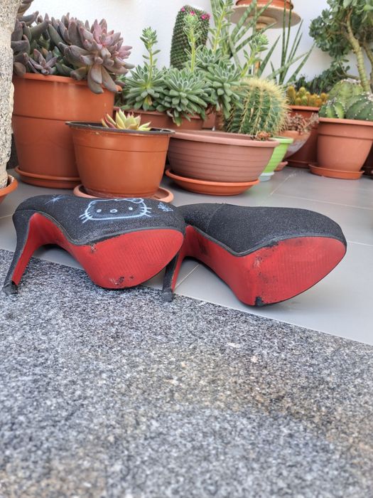 Sapatos pretos Hello Kitty