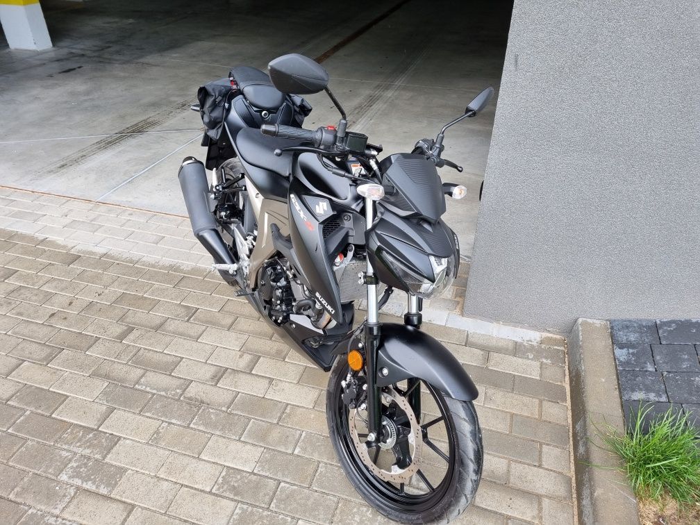 Suzuki GSX-S 125 R ABS Salon