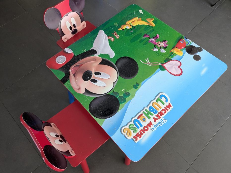 Mesa de criança Mickey + 2 cadeiras