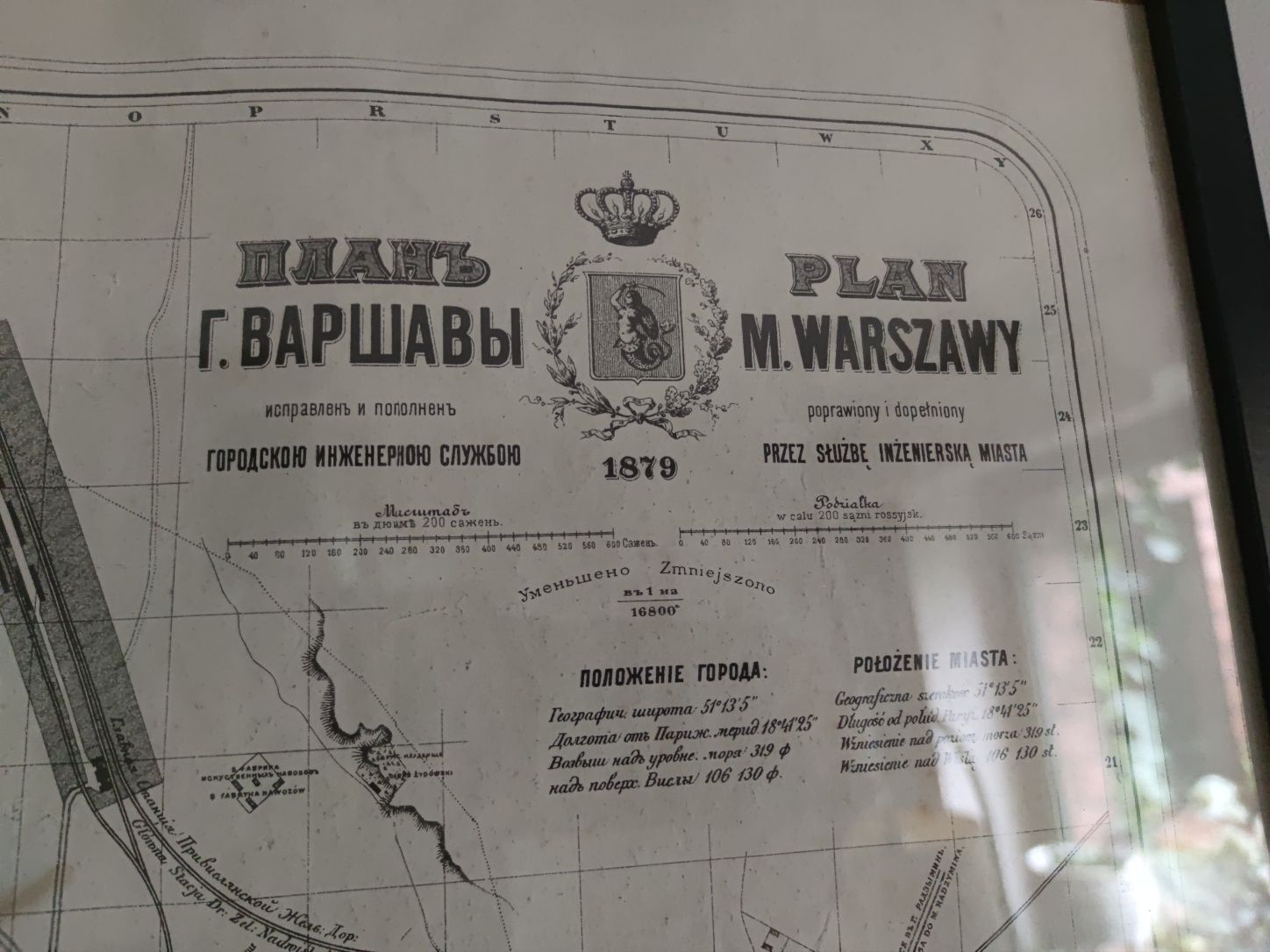 Mapa Warszawy z 1879 w czarnej ramie.
