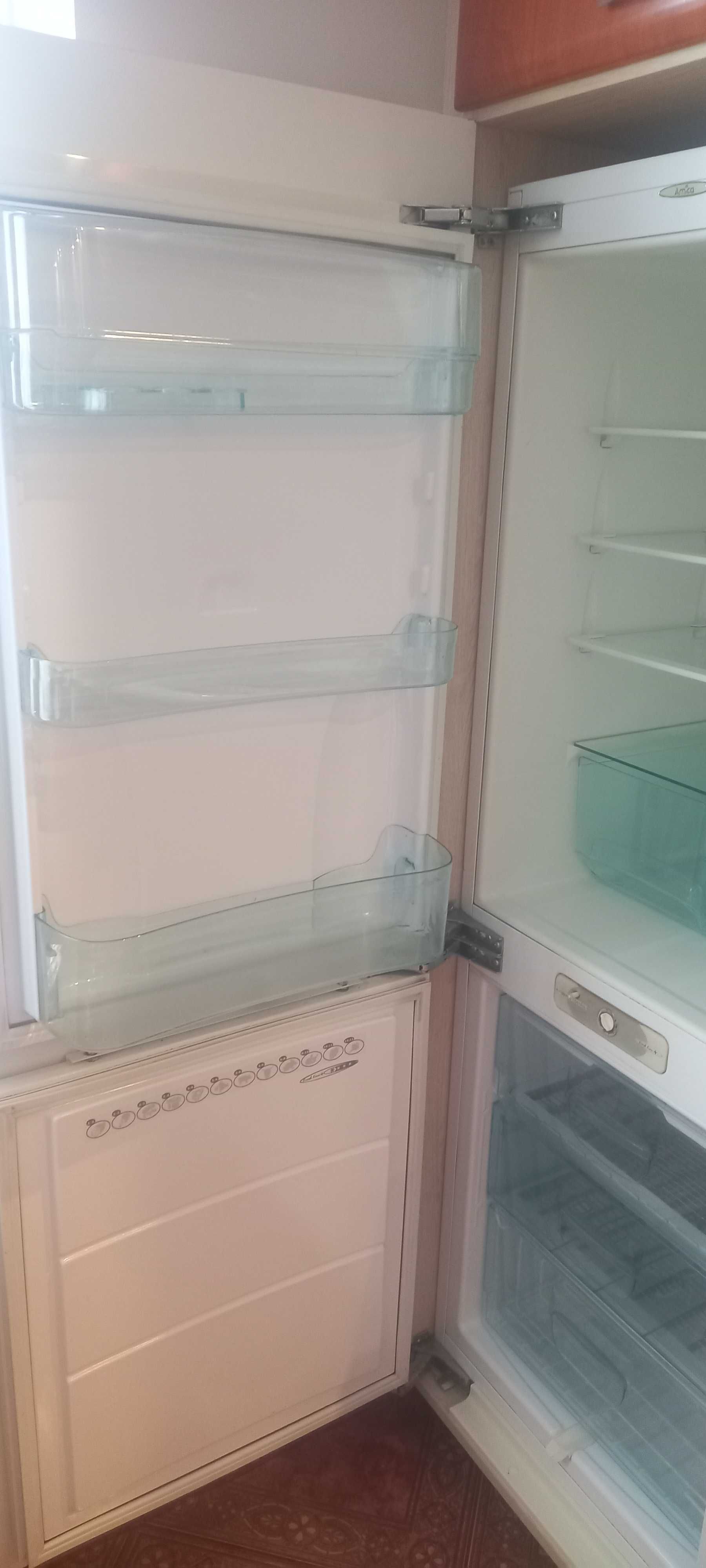 Lodówka do zabudowy z zamrażalnikiem na dole