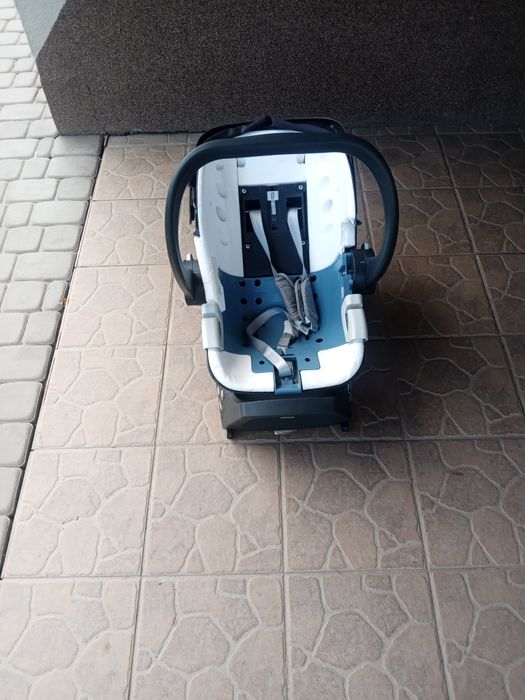 Fotelik samochodowy z bazą do ISOFIX