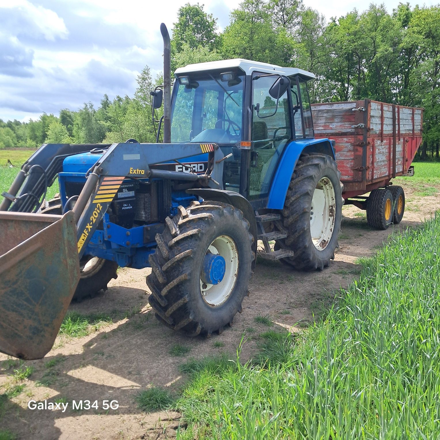 Ciągnik Ford / New Holland 7840 z ładowaczem czołowym