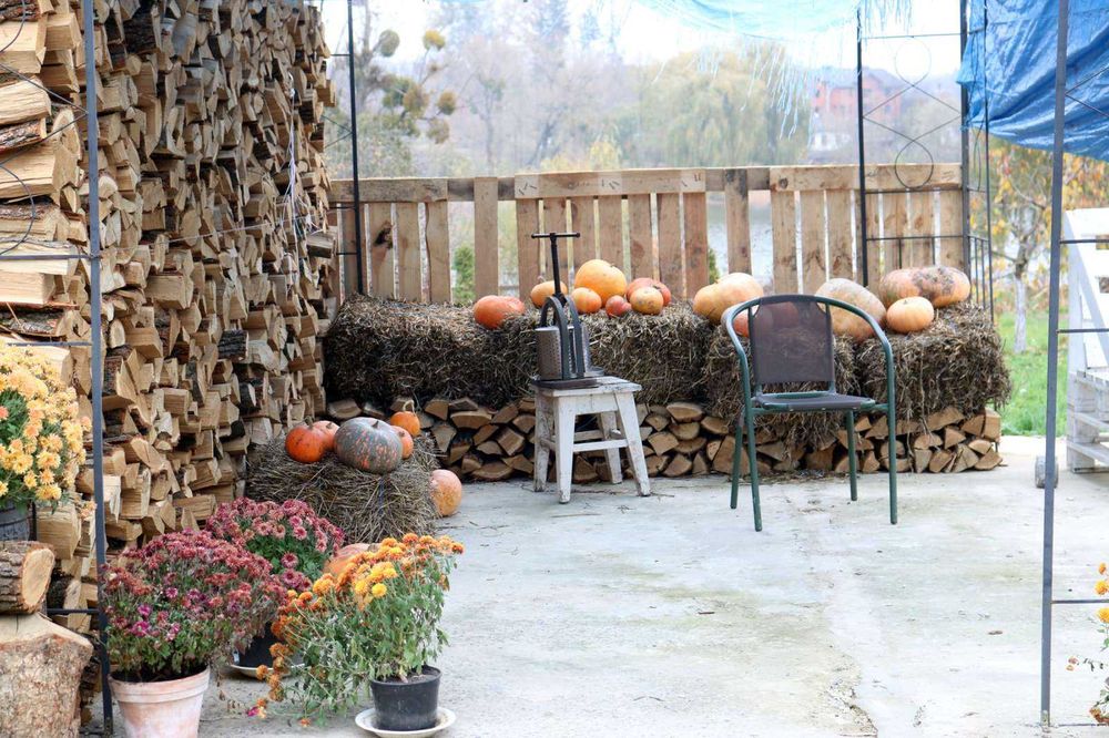 Частина будинку подобово біля озера(ціна з особи)